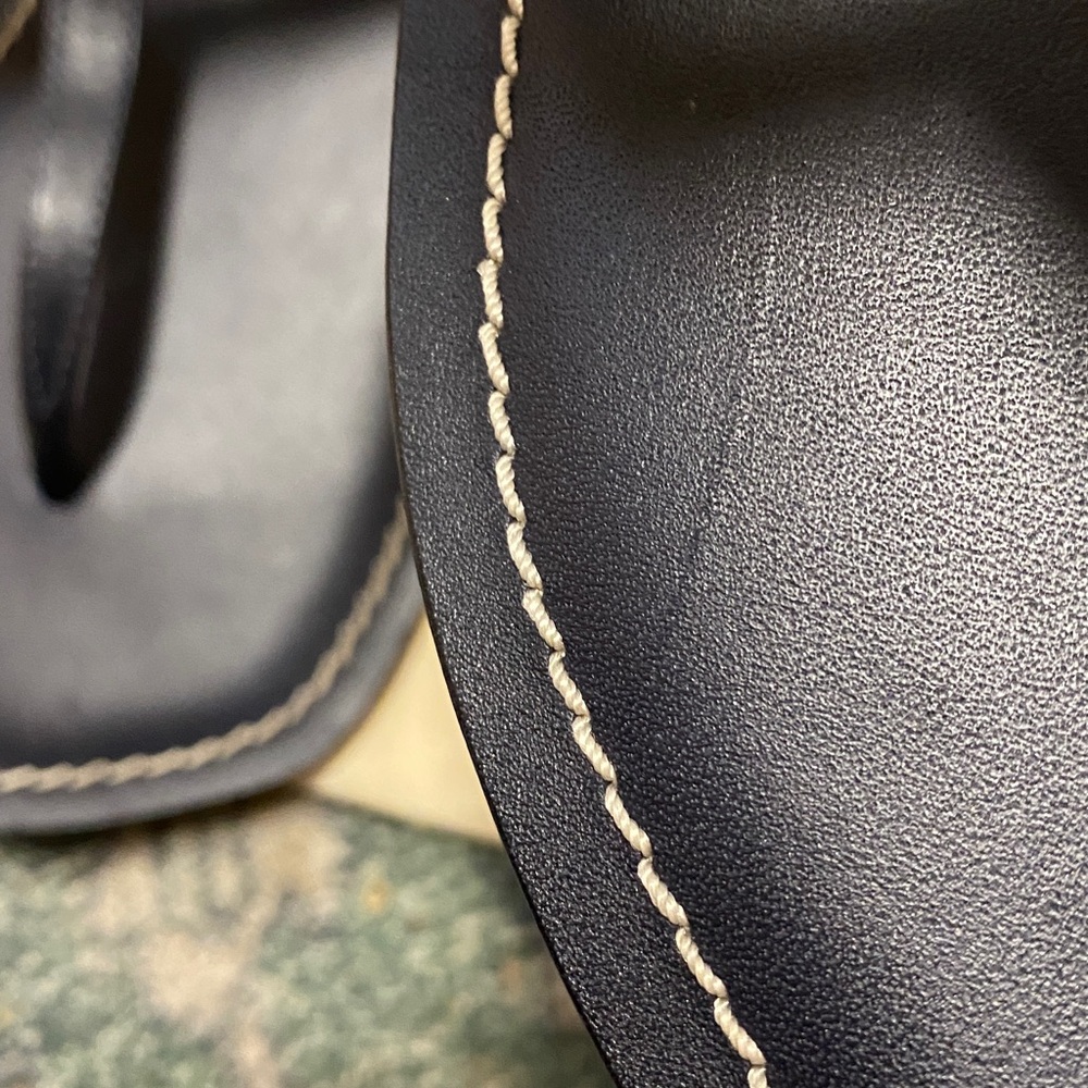 Tory Burch Flat Jessa Thong Sandal NIB Size 5 Perfect Navy Calf Leather - Picture 5 of 9